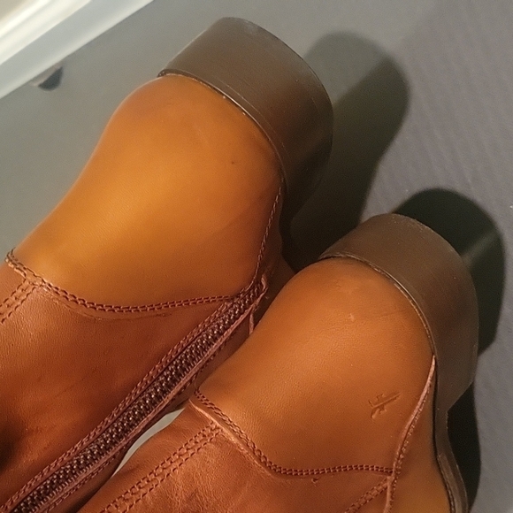 NEW! FRYE Marissa Medallion Inside Zipper Tall Leather Cognac Riding Boots 6M. - Picture 7 of 11